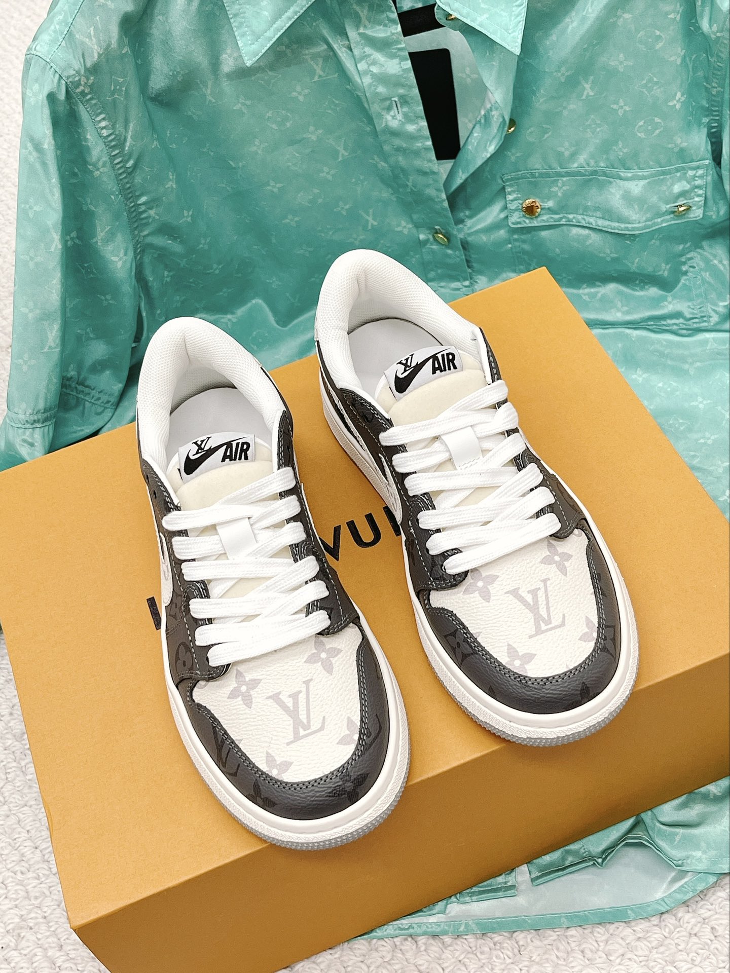 Nike x Louis Vuitton Women’s Shoes Gray For Women LV