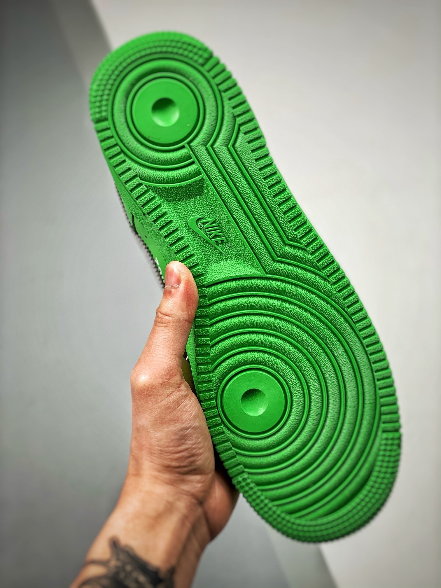 Off-White x Nike Air Force 1 Low “Light Green Spark” For Sale