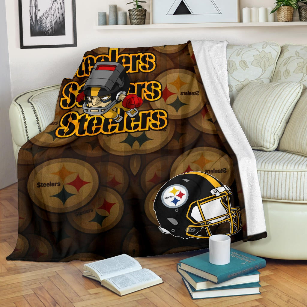 Pittsburgh Steelers American Football Angry Rusher Flying Steelers Helmet Fleece Blankets
