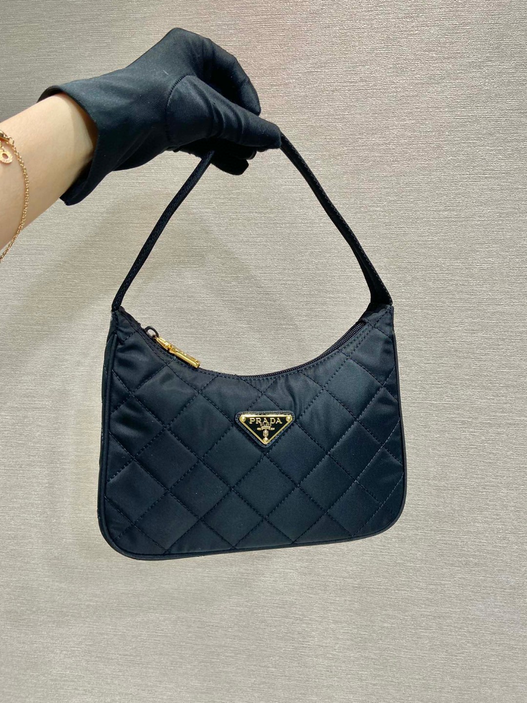 Prada Contenitore Maniglia Tessutu Quilted Shoulder Bag Black For Women 9.1 in / 23 cm