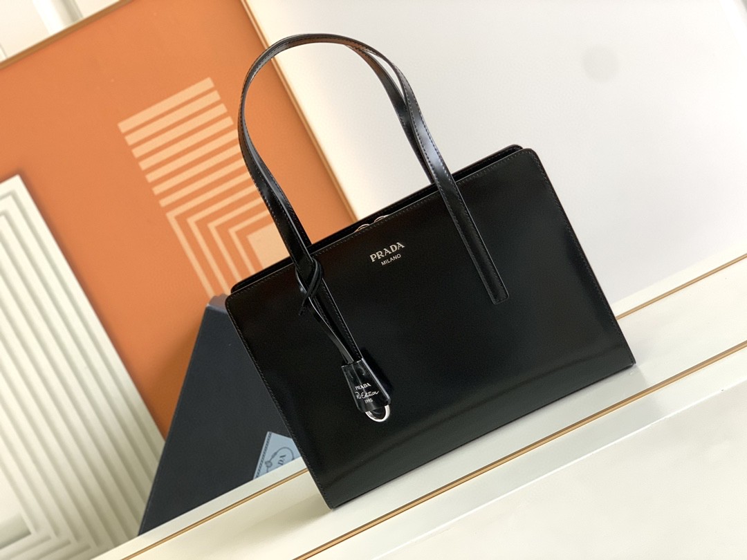 Prada Re-Edition 1995 Brushed Medium Handbag White/Black/Red For Women 11.8 in / 30 cm 1BA350_ZO6_F0PG7_V_OOO
