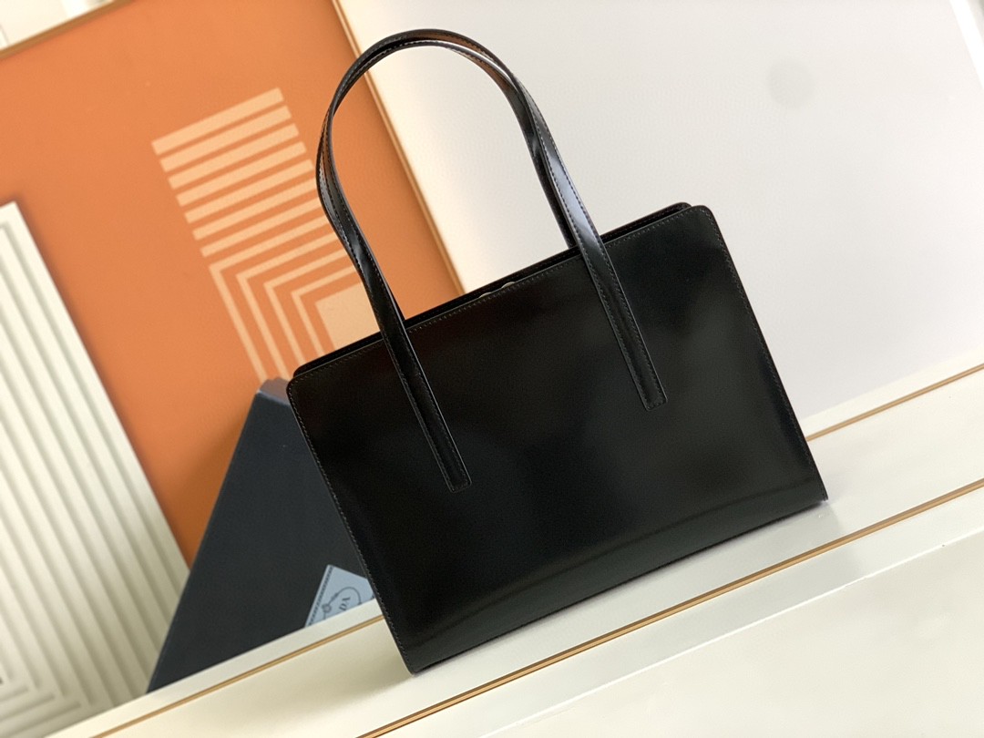 Prada Re-Edition 1995 Brushed Medium Handbag White/Black/Red For Women 11.8 in / 30 cm 1BA350_ZO6_F0PG7_V_OOO
