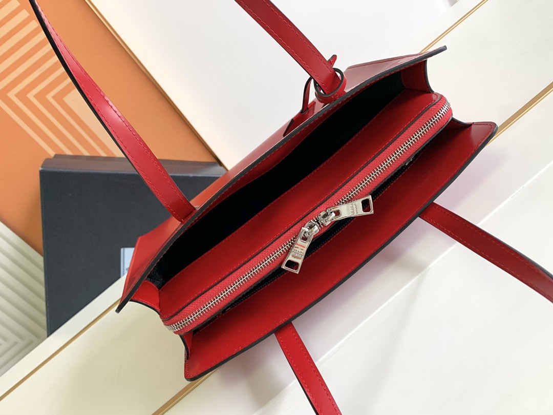 Prada Re-Edition 1995 Brushed Medium Handbag White/Black/Red For Women 11.8 in / 30 cm 1BA350_ZO6_F0PG7_V_OOO