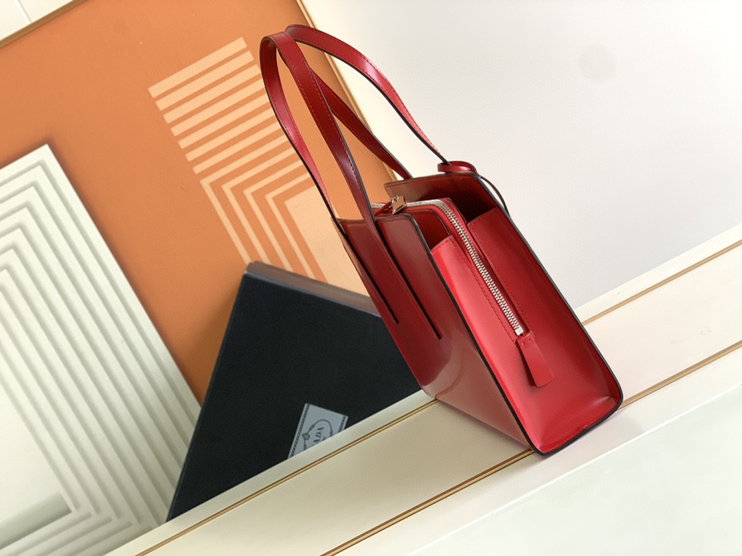 Prada Re-Edition 1995 Brushed Medium Handbag White/Black/Red For Women 11.8 in / 30 cm 1BA350_ZO6_F0PG7_V_OOO