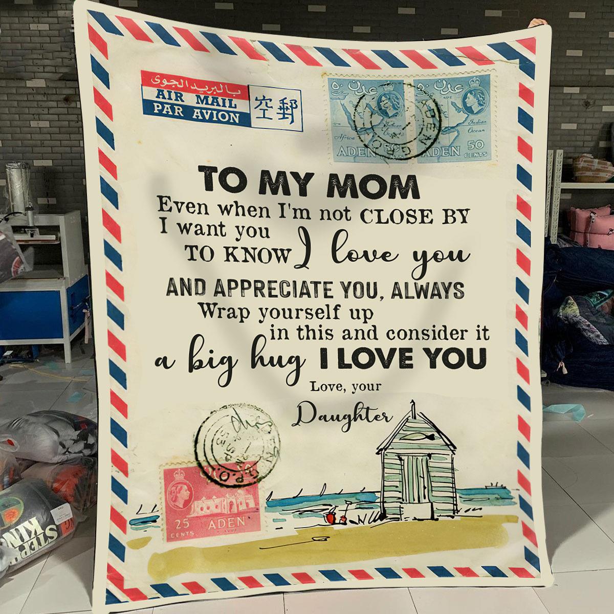 To My Mom, A Big Hug I Love You, Happy Mother's Day - Fleece Blanket