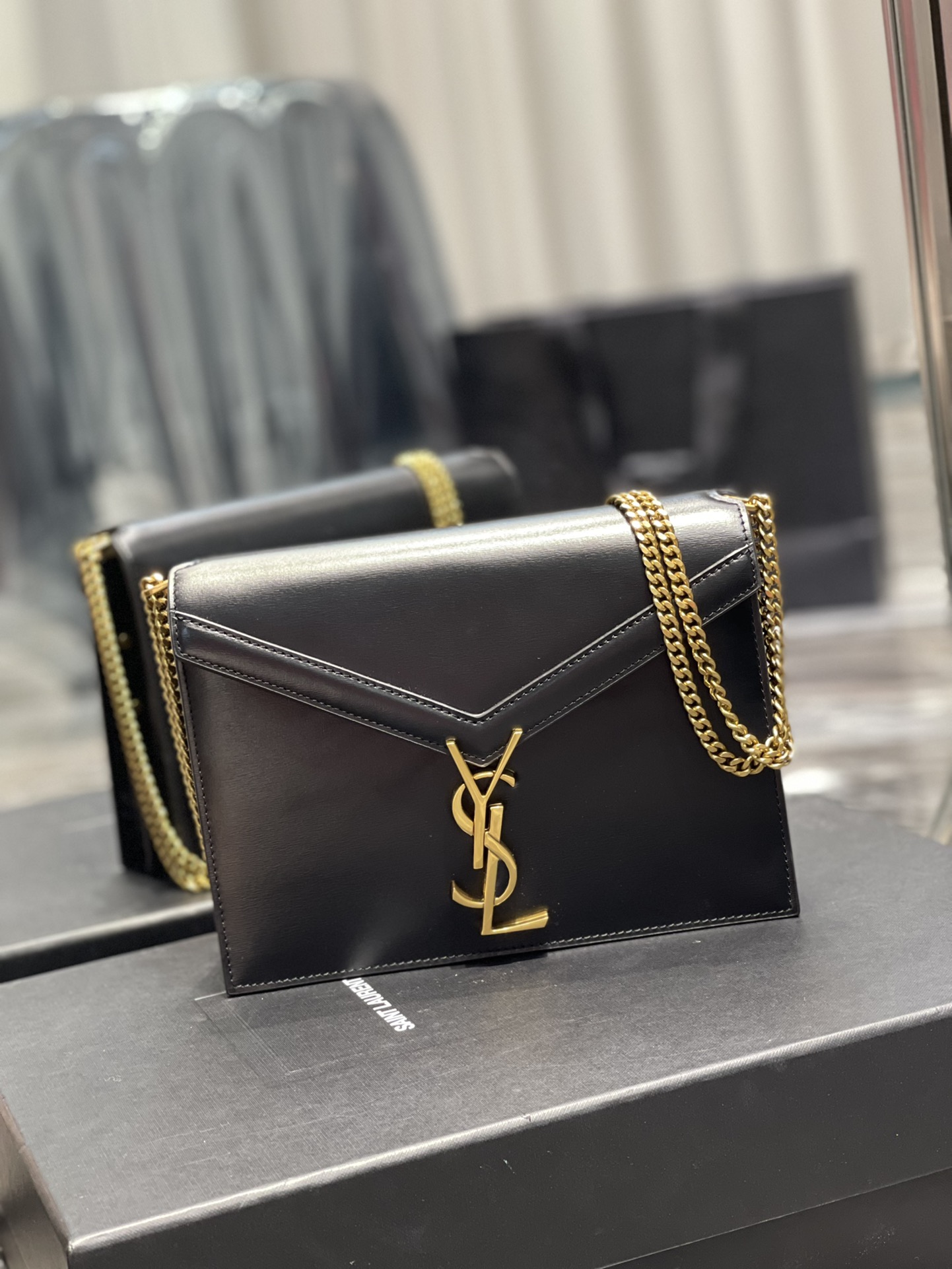 Saint Laurent Cassandra Medium Chain Bag Black In Grain De Poudre Embossed For Women 8.6in/22cm YSL 5327500SXSW1000