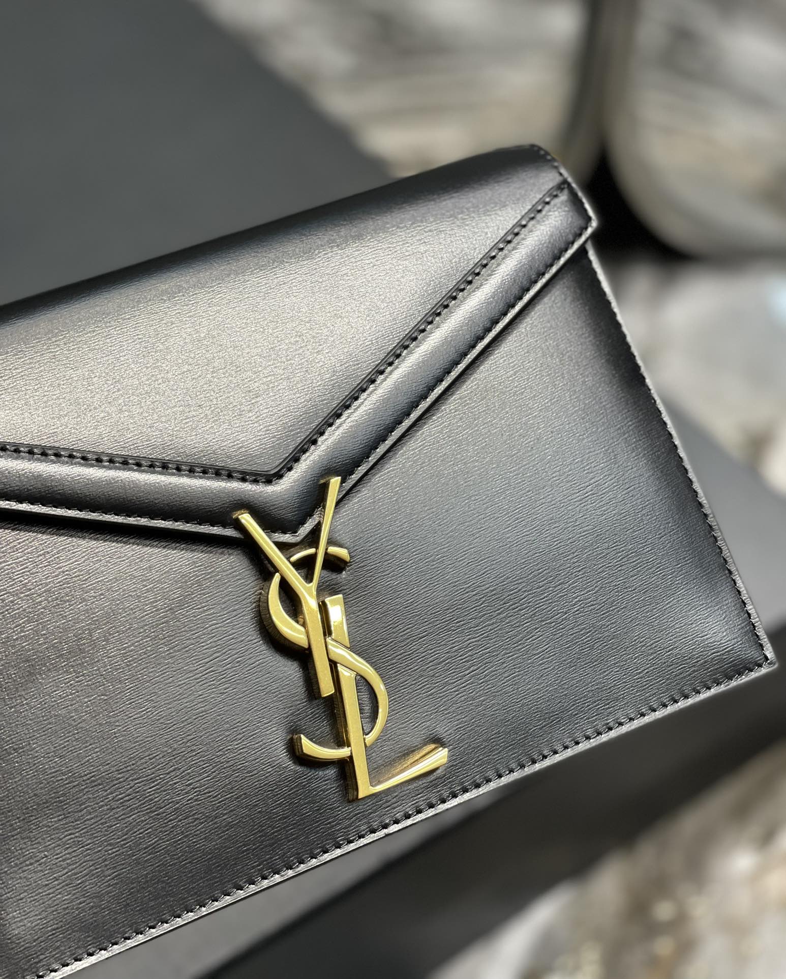 Saint Laurent Cassandra Medium Chain Bag Black In Grain De Poudre Embossed For Women 8.6in/22cm YSL 5327500SXSW1000