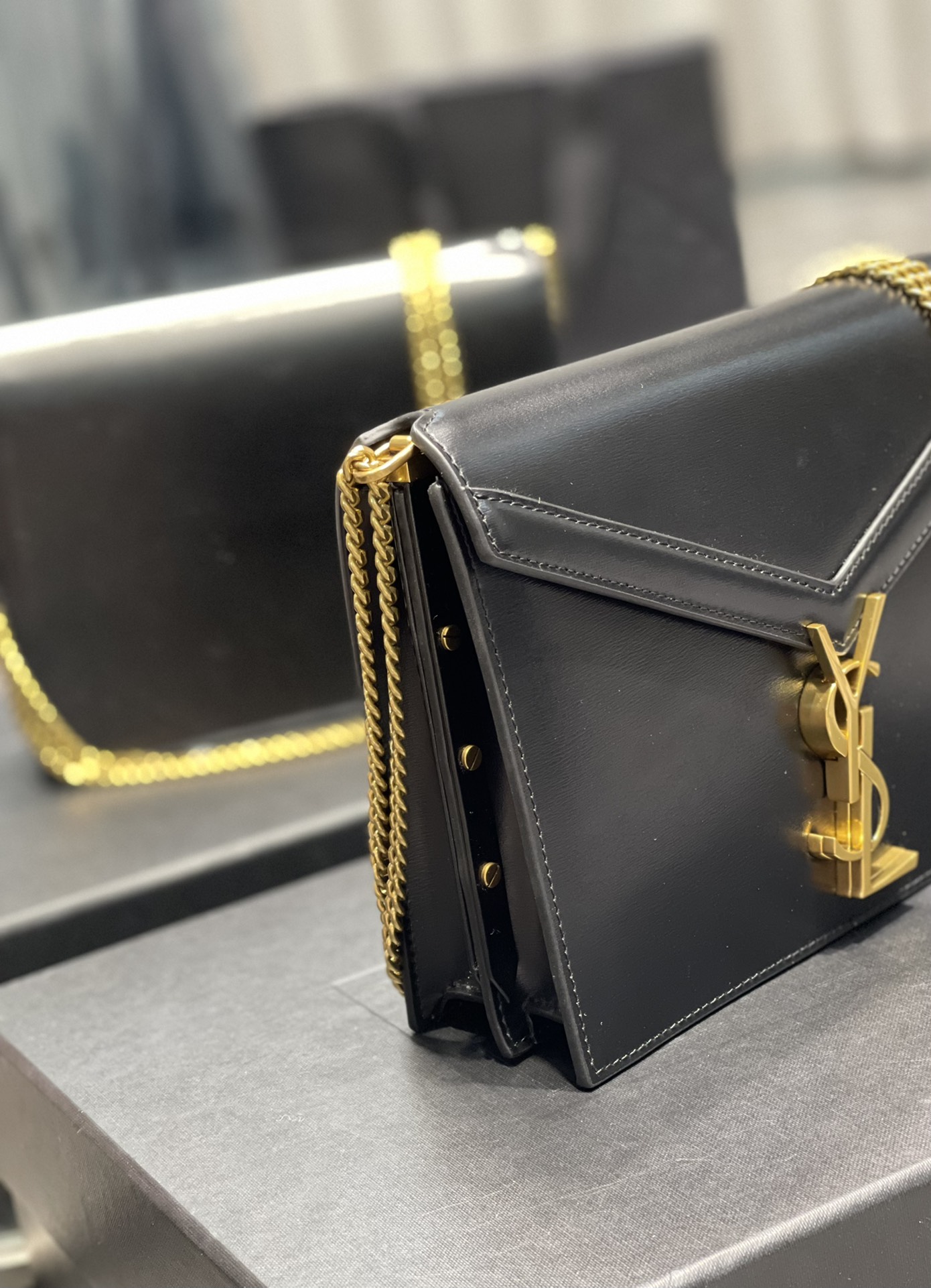 Saint Laurent Cassandra Medium Chain Bag Black In Grain De Poudre Embossed For Women 8.6in/22cm YSL 5327500SXSW1000