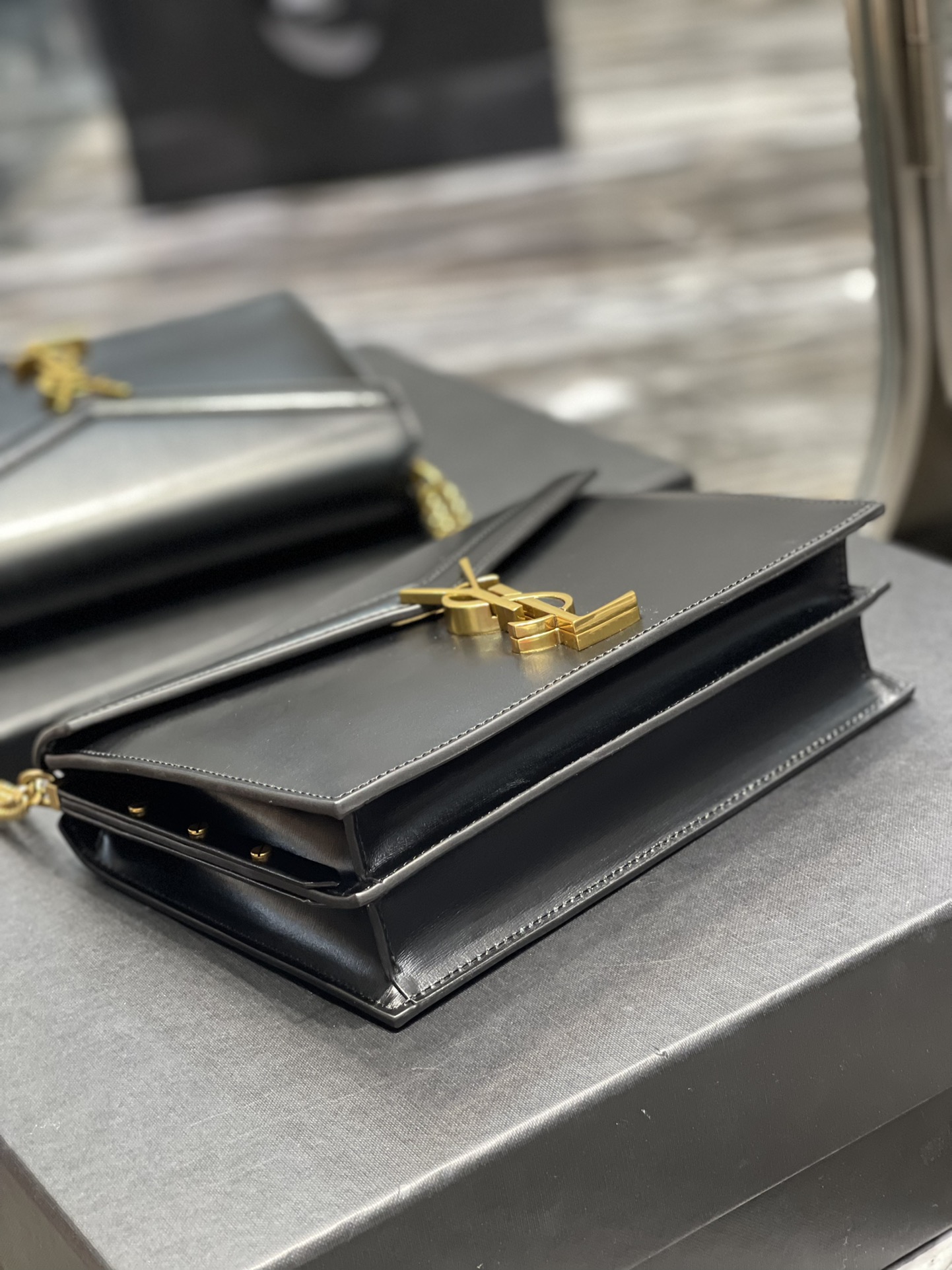 Saint Laurent Cassandra Medium Chain Bag Black In Grain De Poudre Embossed For Women 8.6in/22cm YSL 5327500SXSW1000