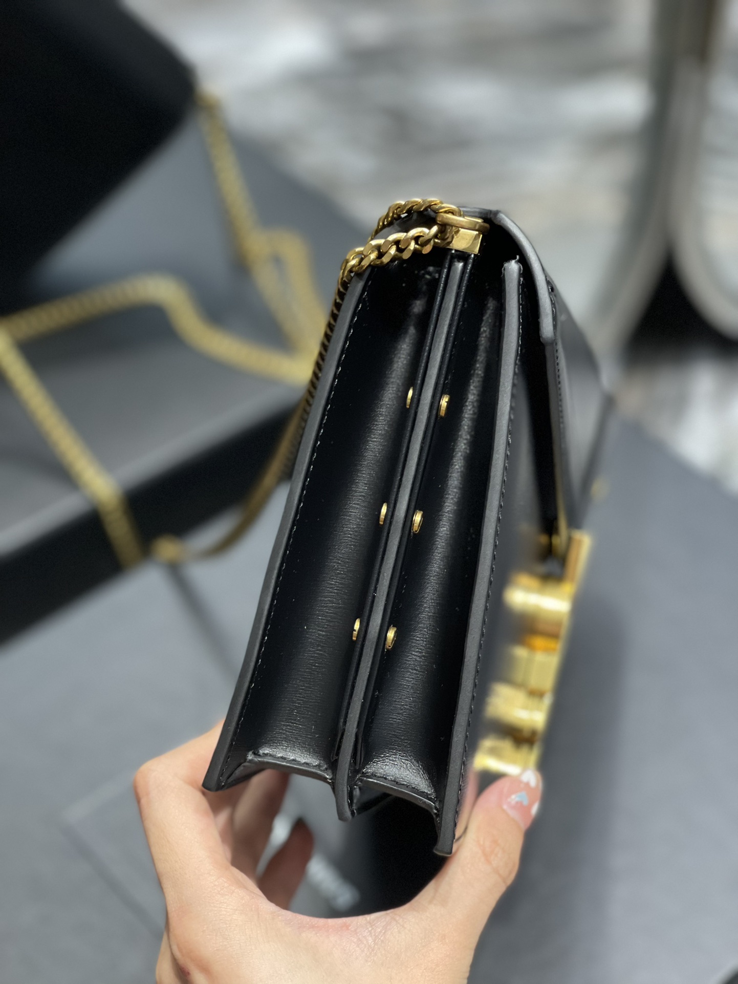 Saint Laurent Cassandra Medium Chain Bag Black In Grain De Poudre Embossed For Women 8.6in/22cm YSL 5327500SXSW1000