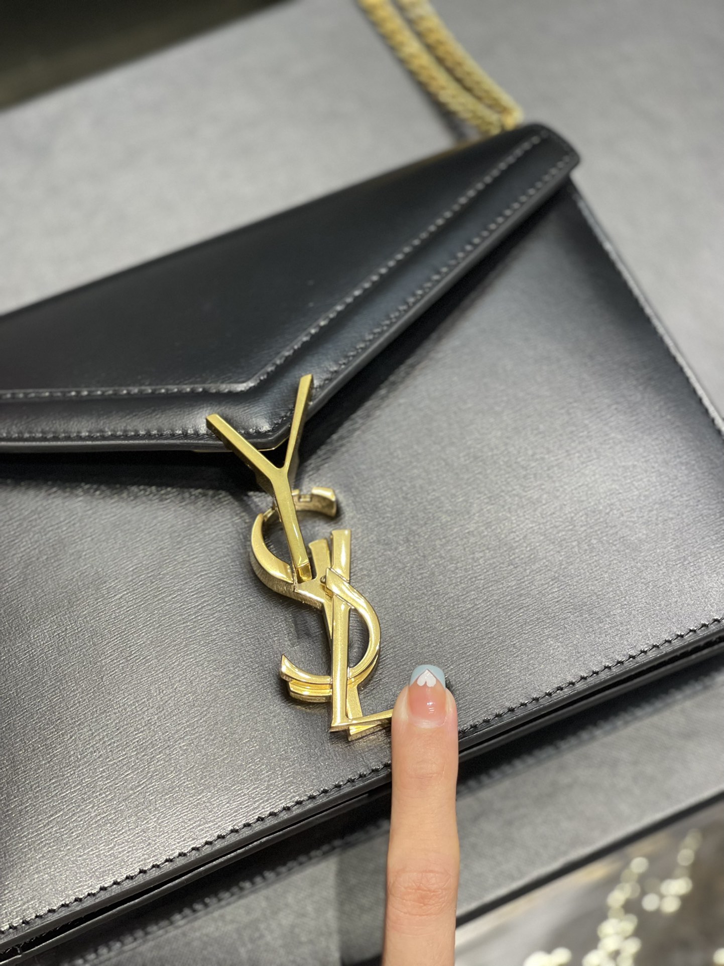 Saint Laurent Cassandra Medium Chain Bag Black In Grain De Poudre Embossed For Women 8.6in/22cm YSL 5327500SXSW1000