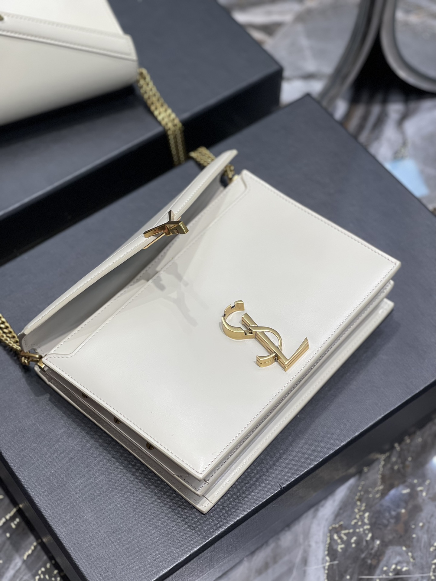 Saint Laurent Cassandra Medium Chain Bag White In Grain De Poudre Embossed For Women 8.6in/22cm YSL 532750BOW0W9207