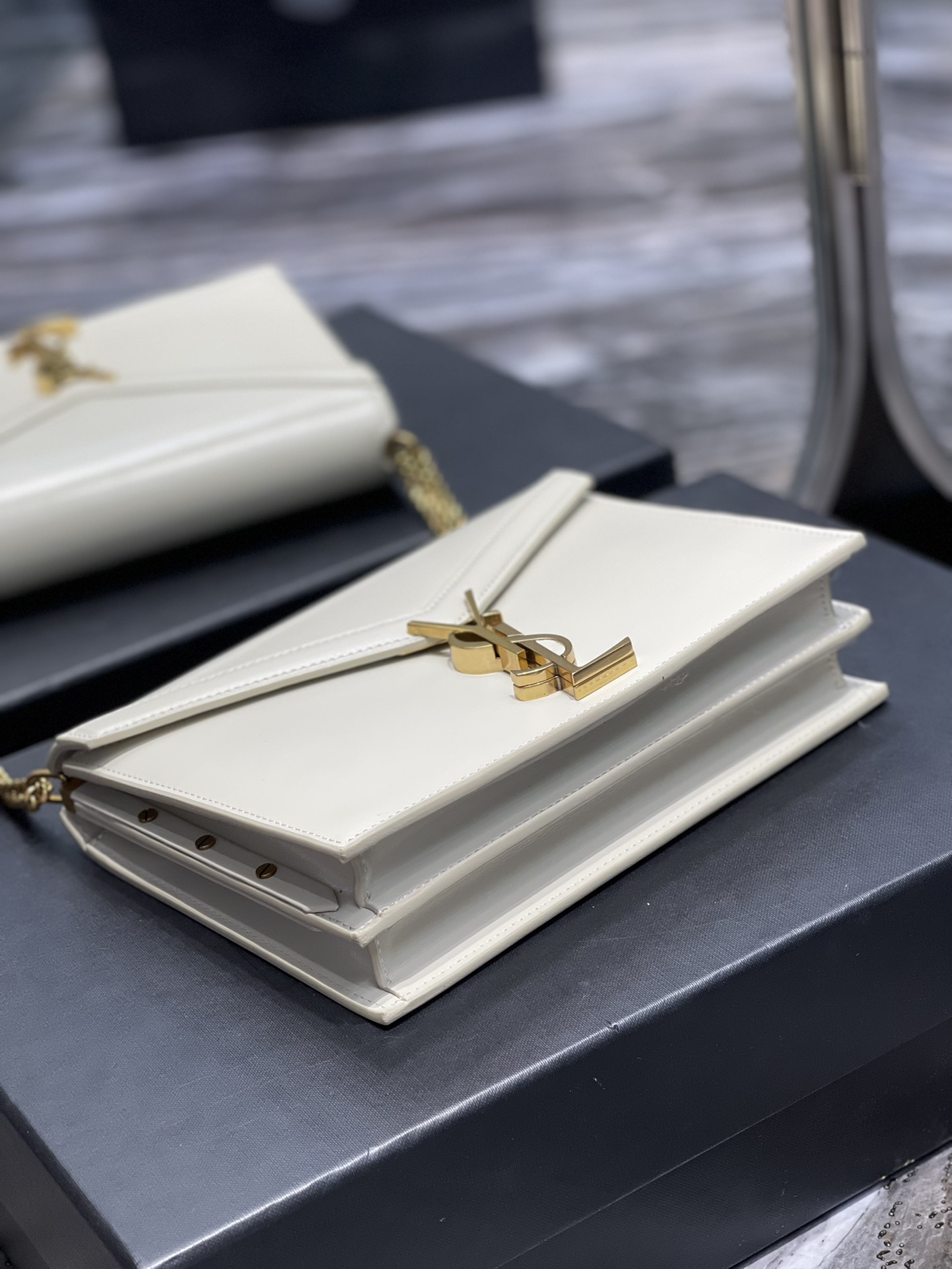 Saint Laurent Cassandra Medium Chain Bag White In Grain De Poudre Embossed For Women 8.6in/22cm YSL 532750BOW0W9207