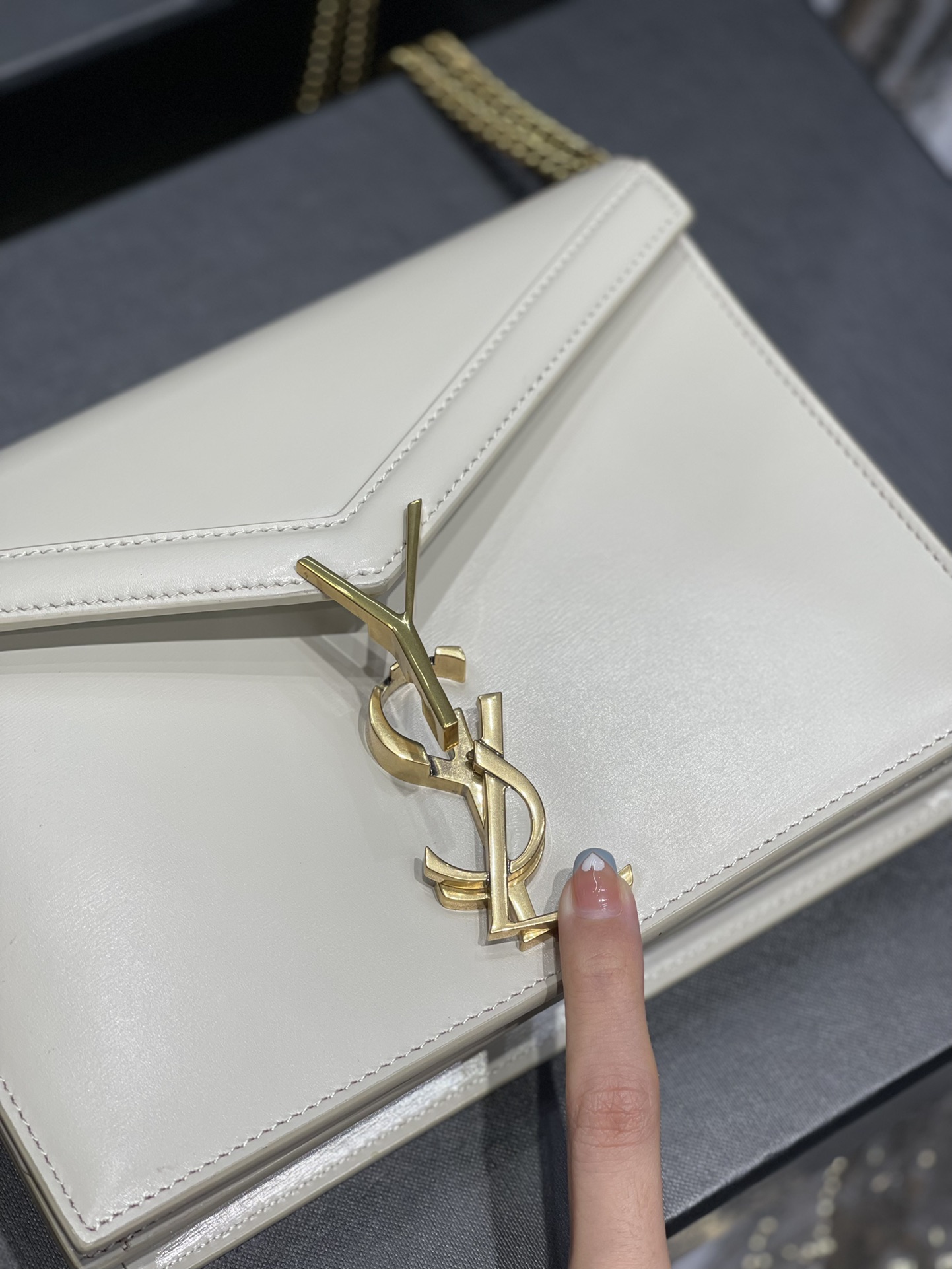 Saint Laurent Cassandra Medium Chain Bag White In Grain De Poudre Embossed For Women 8.6in/22cm YSL 532750BOW0W9207