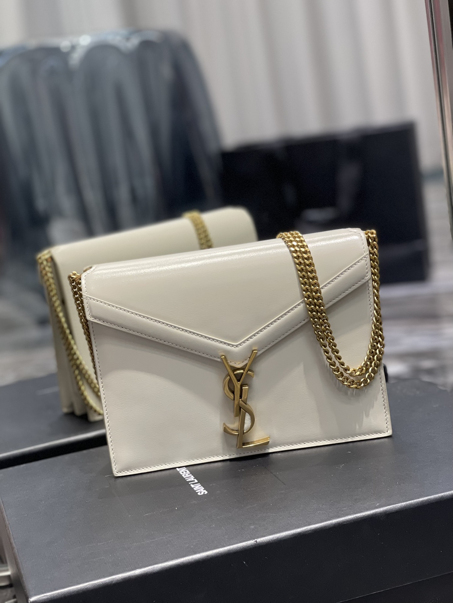 Saint Laurent Cassandra Medium Chain Bag White In Grain De Poudre Embossed For Women 8.6in/22cm YSL 532750BOW0W9207