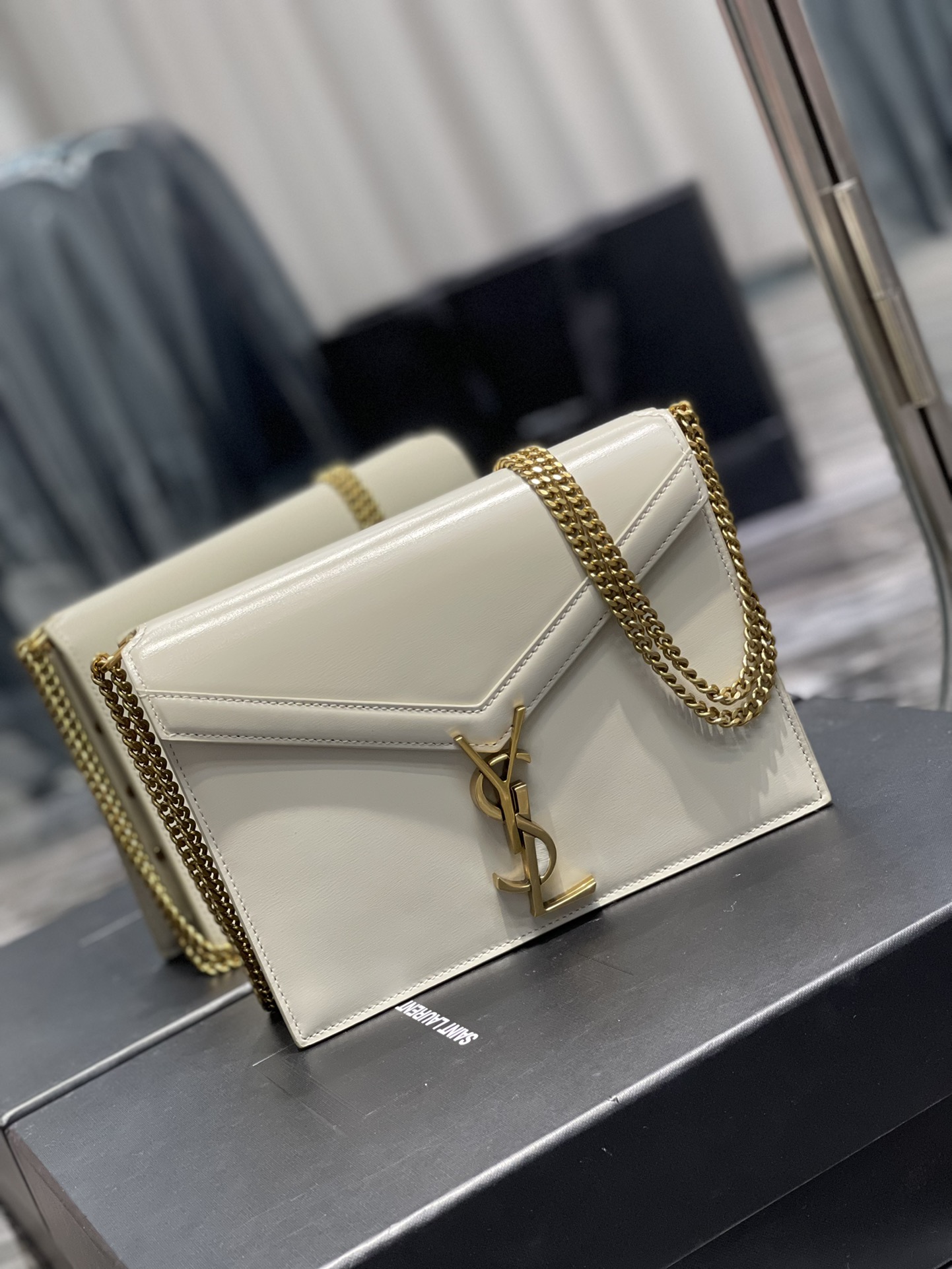 Saint Laurent Cassandra Medium Chain Bag White In Grain De Poudre Embossed For Women 8.6in/22cm YSL 532750BOW0W9207