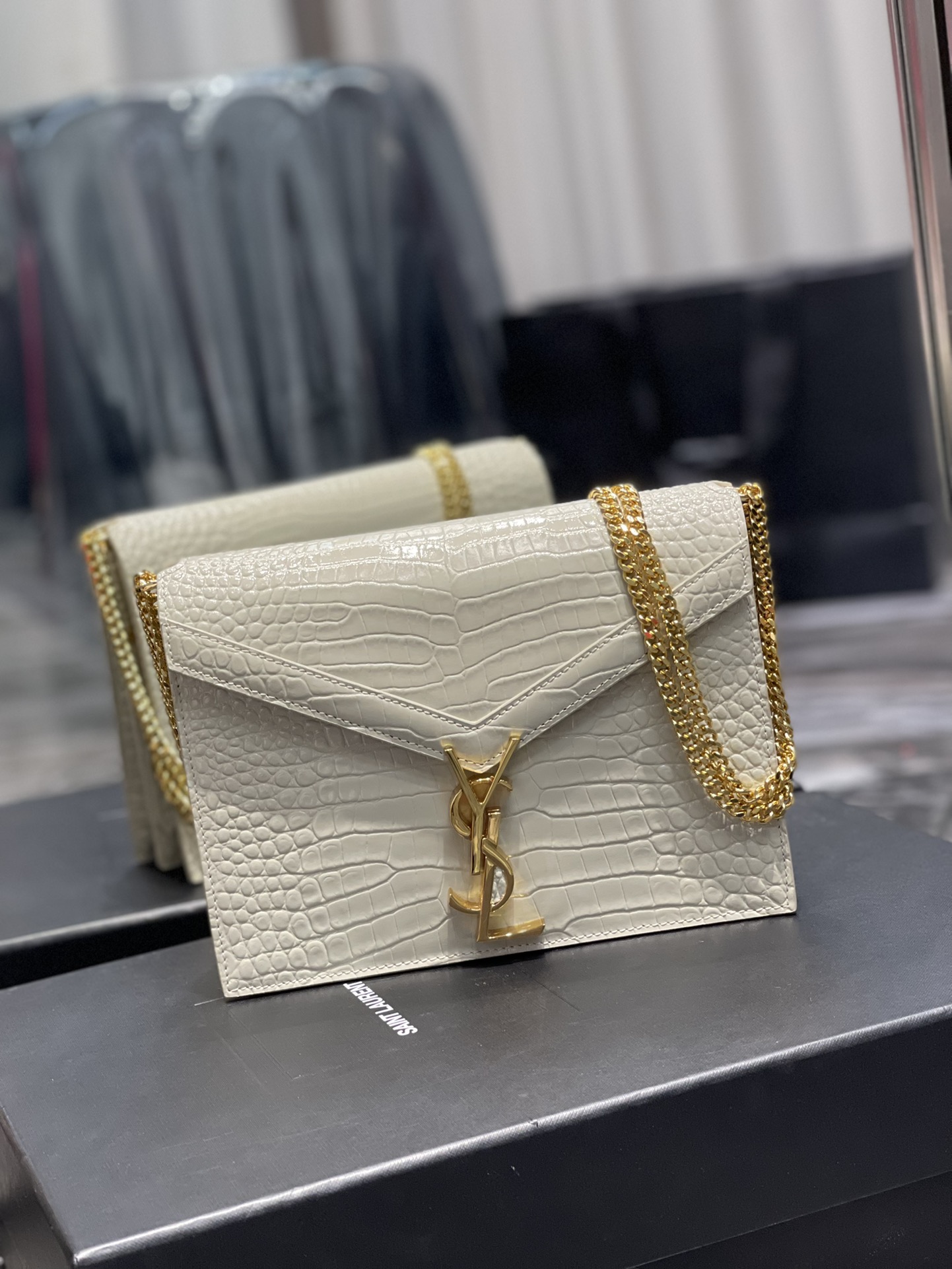Saint Laurent Cassandra Medium Chain Bag White In Grain De Poudre Embossed For Women 8.6in/22cm YSL