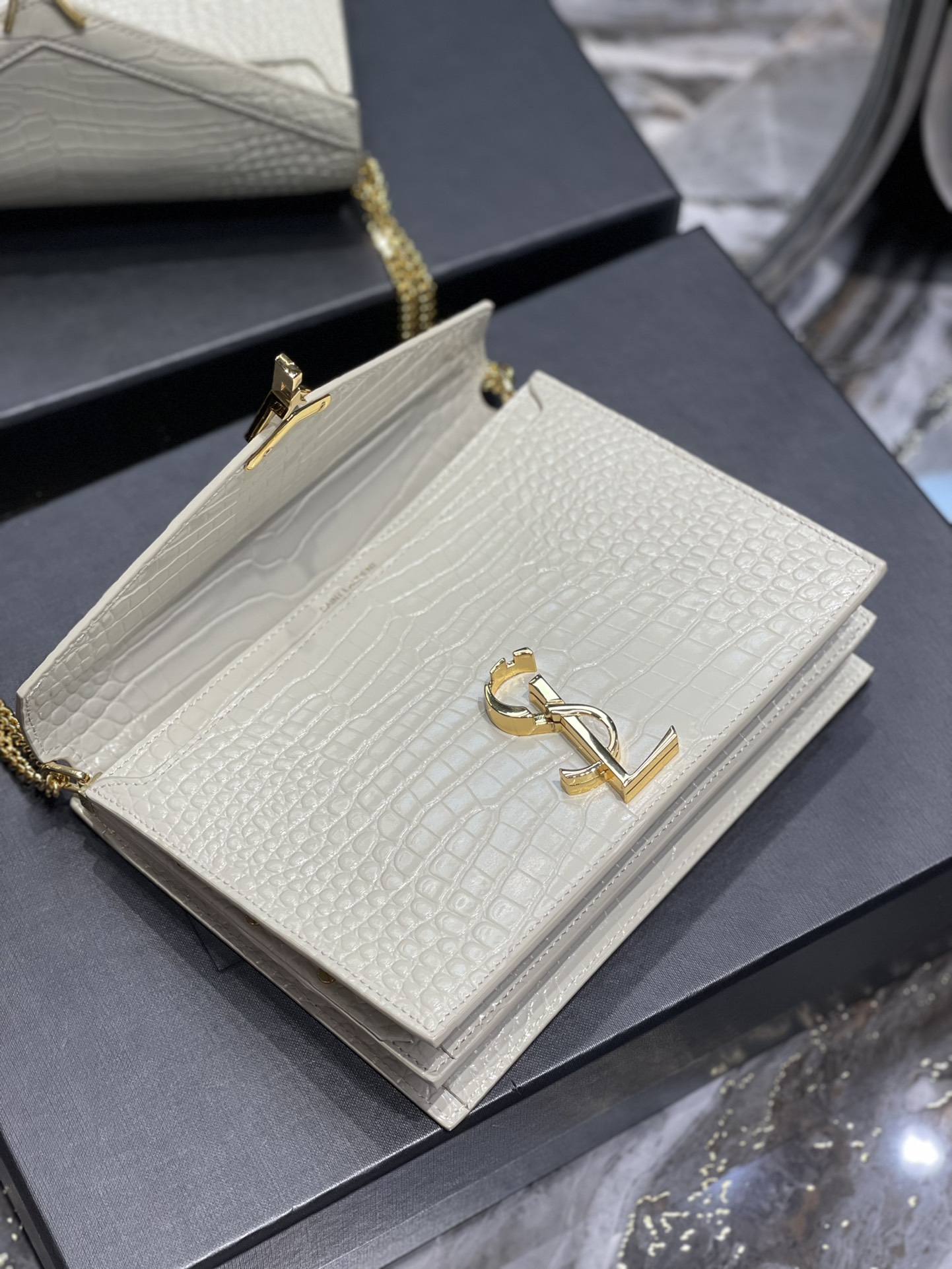 Saint Laurent Cassandra Medium Chain Bag White In Grain De Poudre Embossed For Women 8.6in/22cm YSL