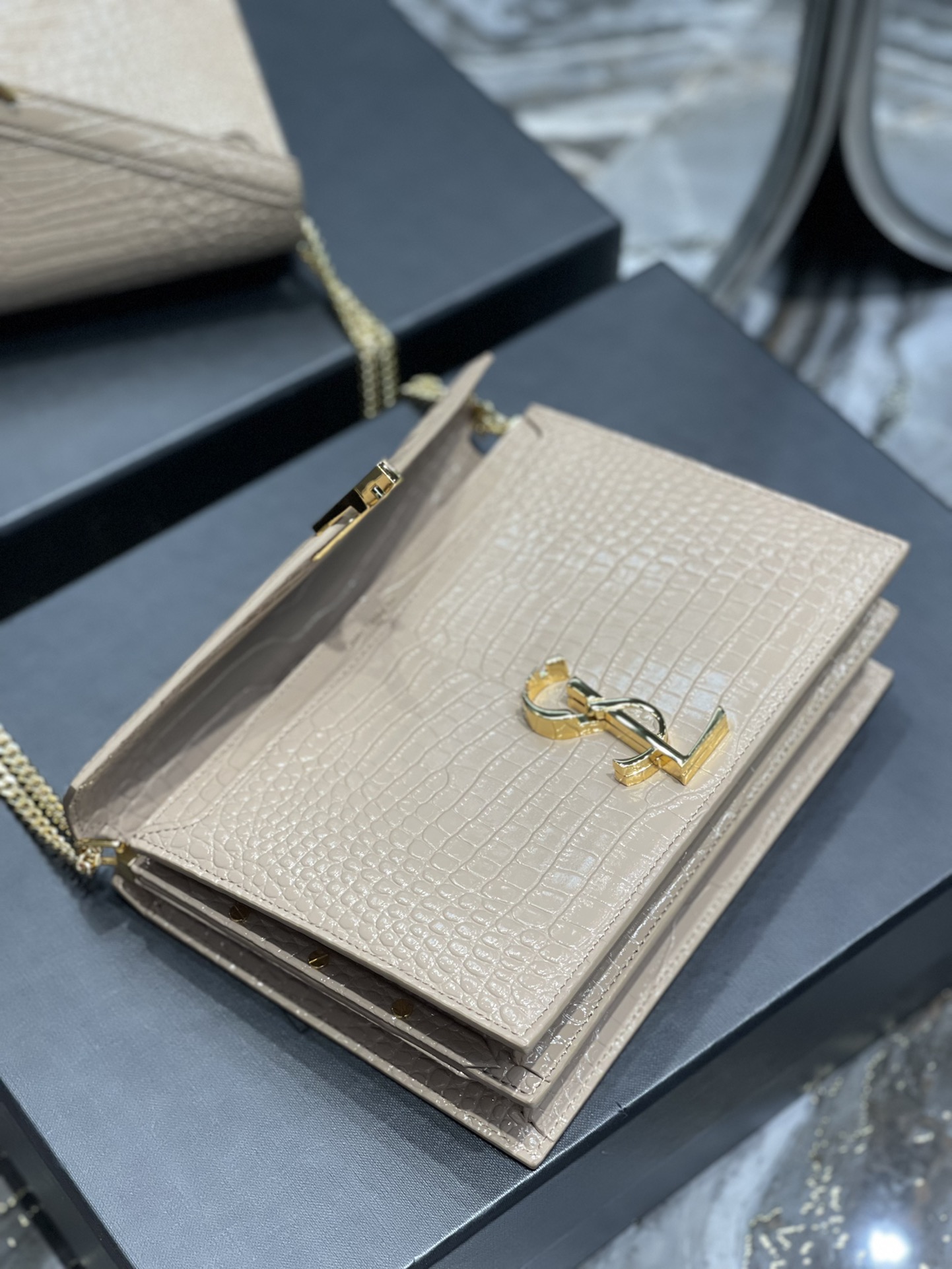 Saint Laurent Cassandra Medium Chain Bag White In Grain De Poudre Embossed For Women 8.6in/22cm YSL