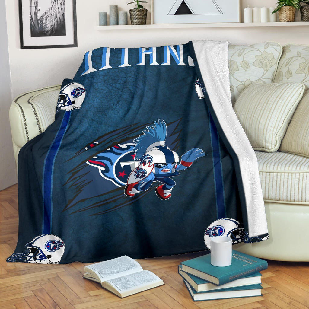 Tennessee Titans American Football Team Fleece Blanket Funny Little Player On Claw Scratches Helmet Patterns Fleece Blankets
