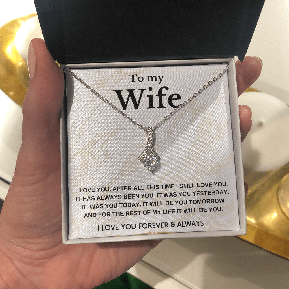To My Wife Beauty Alluring Necklace