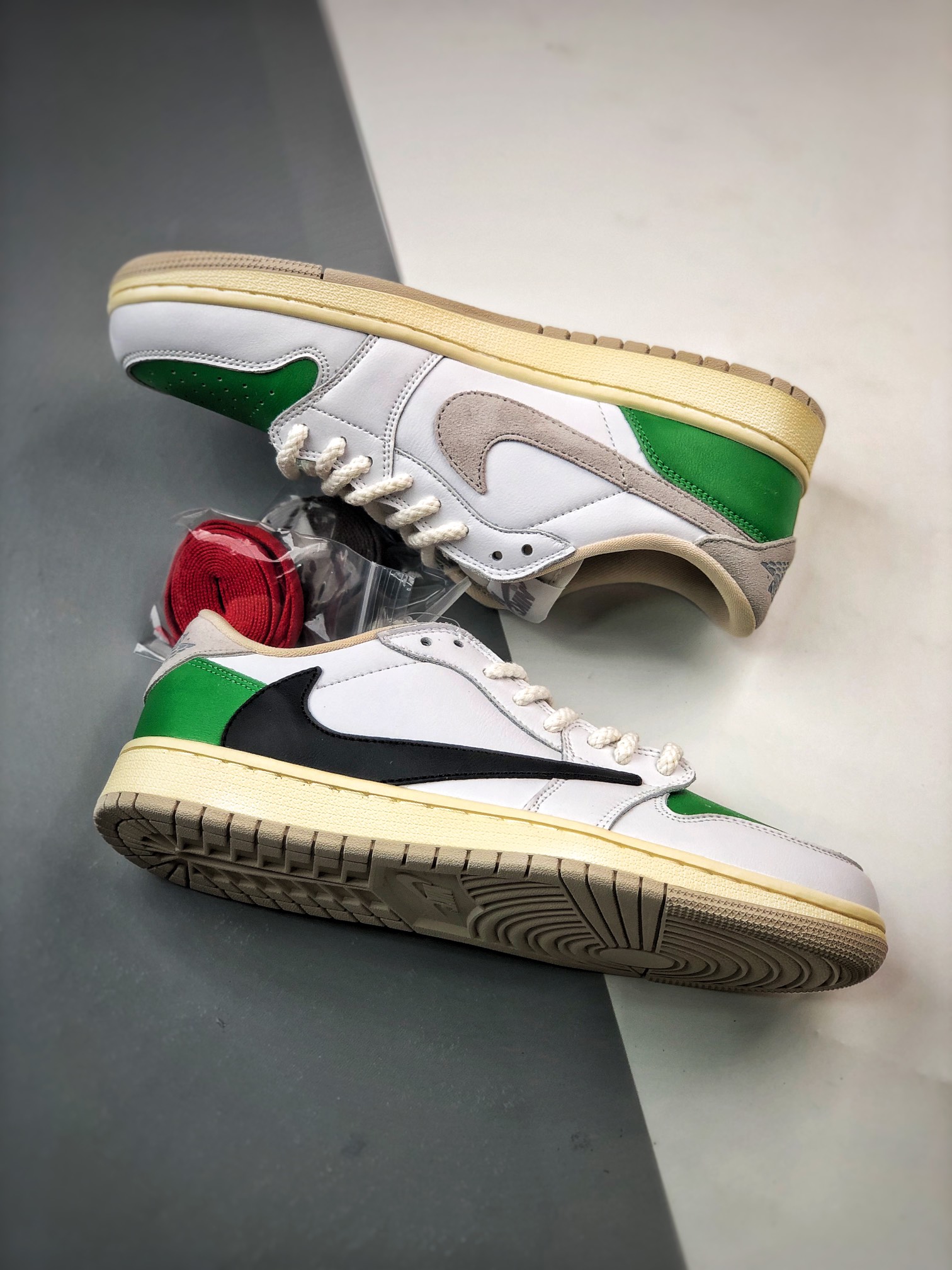 Travis Scott x Air Jordan 1 Low OG SP White Green Black For Sale