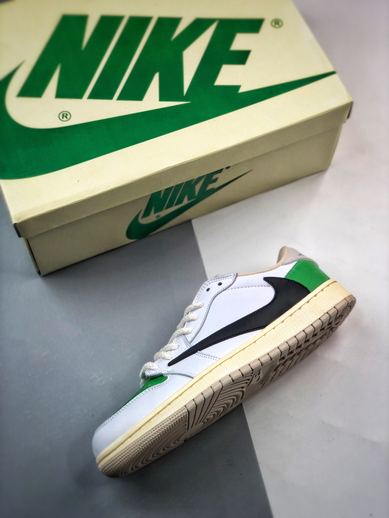 Travis Scott x Air Jordan 1 Low OG SP White Green Black For Sale